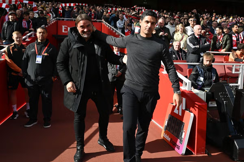 Arteta Farke Emirates touchline